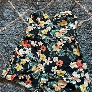 Floral romper with pockets